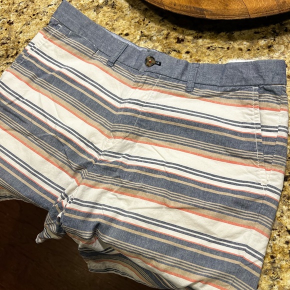 Tommy Hilfiger Shorts - Picture 3 of 3